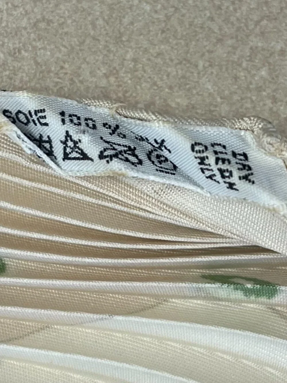 Hermès 100% Silk Plissé Scarf - Preowned - Picture 5 of 8